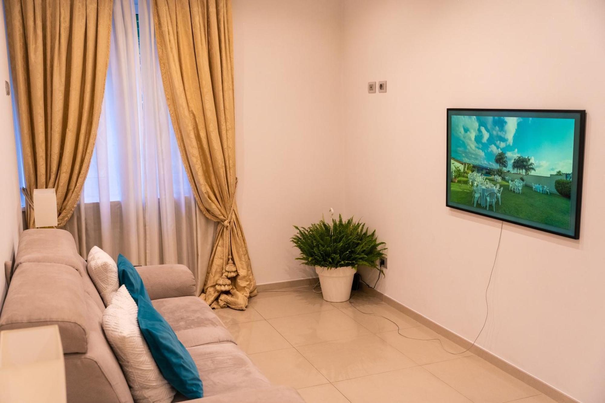 Moderno Alloggio A Roma Centro Luaran gambar